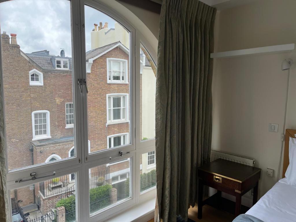 Serene Townhouse With Parking London Exterior photo
