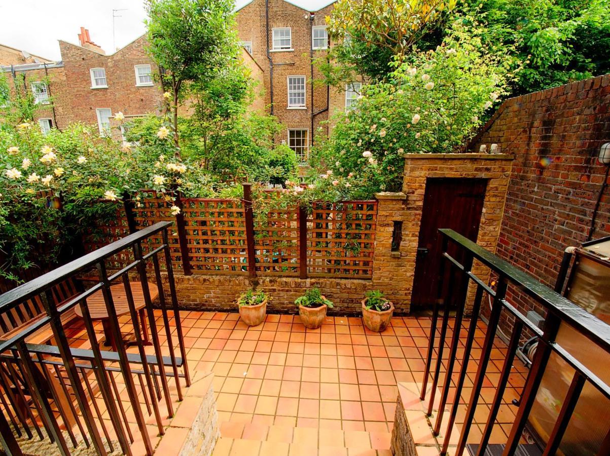 Serene Townhouse With Parking London Exterior photo